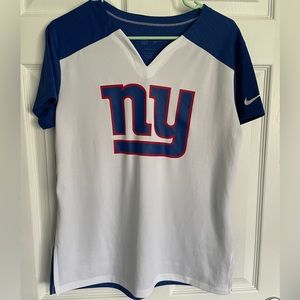 NY Giants size M v neck tee